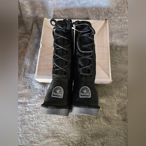 BEARPAW Phyllis In Black Furry Boots Women Size 9 *New In Box* - Picture 2 of 12